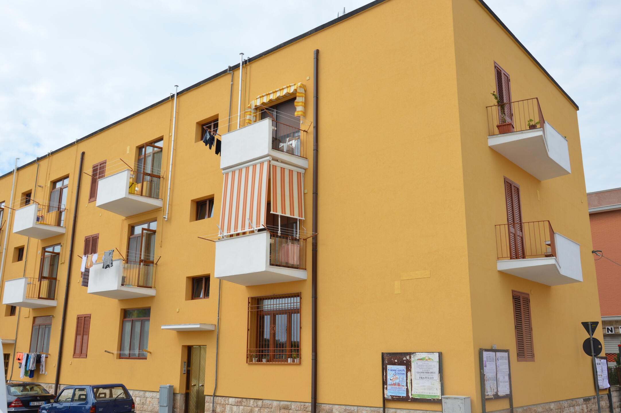 Dopo Via delle Sorgenti - Statte (TA) Realizzazione opere di efficientamento energetico con cappotto termico su superfici orizzontali e verticali palazzina IACP.