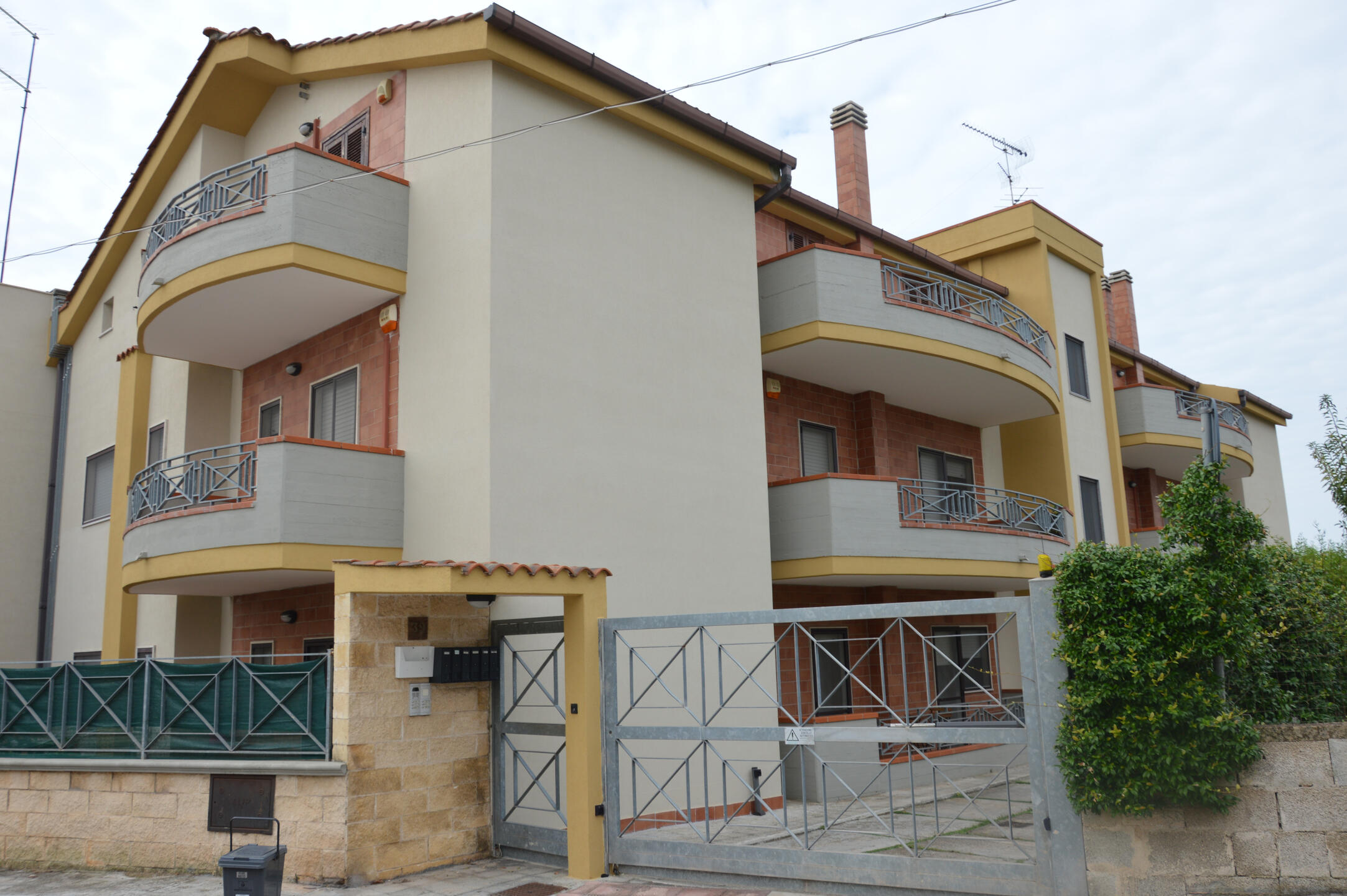 Via Cilea, 37 - Statte (TA) Realizzazione di complesso edilizio di n°6 unità abitative.